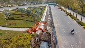 Đường nghìn tỷ ở Hà Nội bị đào xới sau gần 2 năm thông xe