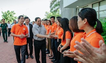  Thủ tướng Phạm Minh Chính thăm người lao động tại Khu đô thị giáo dục - công nghệ FPT City