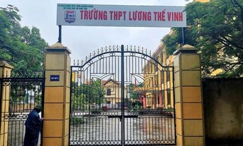  135 học sinh trường THPT Lương Thế Vinh đã được quay trở lại trường. Ảnh: TTXVN
