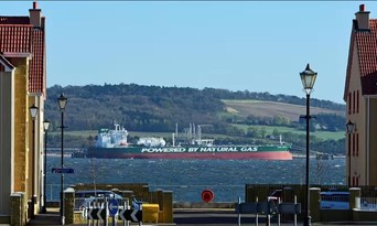  Một tàu chở dầu của Nga đậu ở cửa sông Forth, Scotland - Ảnh: Getty Images