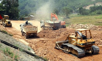  Trong số 3 dự án PPP cao tốc Bắc - Nam phía Đông giai đoạn 2017 - 2020, chỉ có cao tốc đoạn Nha Trang - Cam Lâm đạt sản lượng đáp ứng kế hoạch đề ra. Ảnh minh họa: Tường Lâm