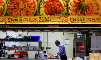  Một nhà hàng ở Seoul, Hàn Quốc - Ảnh: Reuters