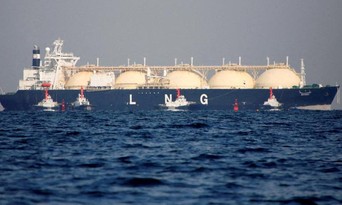  Các nước nhập khẩu LNG châu Á phải cạnh tranh với châu Âu - nơi đang quay cuồng trong khủng hoảng khí đốt do nguồn cung từ Nga bị siết chặt - Ảnh: Reuters