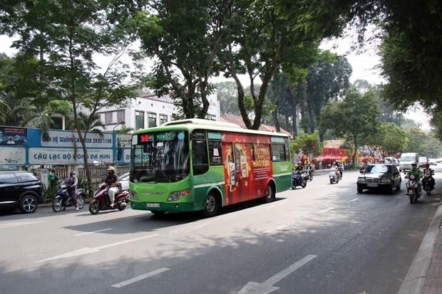 xe buýt công cộng hoạt động trở lại