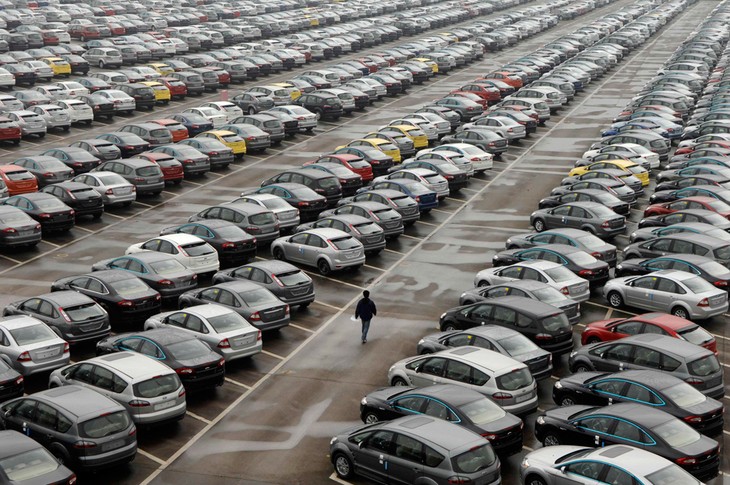 Nhiều chương trình khuyến mại để kích cầu tiêu dùng của các hãng xe ô tô làm giá ô tô giảm 0,25%