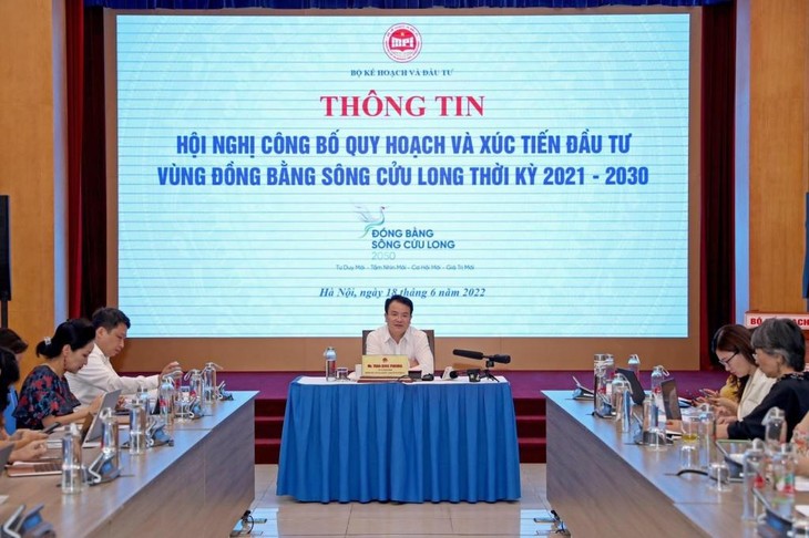 Thứ trưởng Bộ Kế hoạch và Đầu tư Trần Quốc Phương thông tin về Hội nghị công bố quy hoạch và xúc tiến đầu tư vùng Đồng bằng sông Cửu Long thời kỳ 2021 - 2030 (Ảnh: MPI)