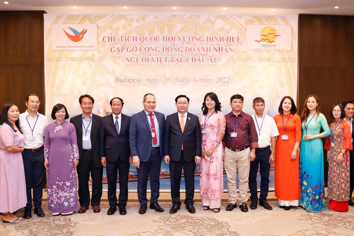 Doanh nghiệp Việt tại châu Âu là cầu nối trong giới thiệu, tiêu thụ sản phẩm và phát triển các kênh phân phối hàng Việt Nam ở nước ngoài - ảnh Thành Chung