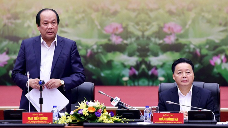 Bộ trưởng, Chủ nhiệm VPCP Mai Tiến Dũng cho biết Thủ tướng Nguyễn Xuân Phúc yêu cầu Bộ TN&MT giải trình, làm rõ về 7 nhiệm vụ quá hạn, đồng thời giải trình, làm rõ thêm 7 vấn đề lớn khác.
