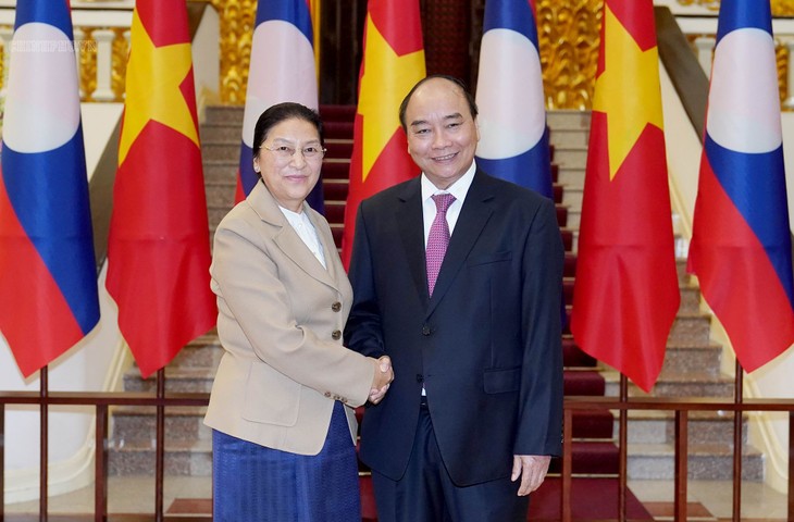 Thủ tướng Nguyễn Xuân Phúc tiếp Chủ tịch Quốc hội Lào Pany Yathotou - Ảnh: VGP