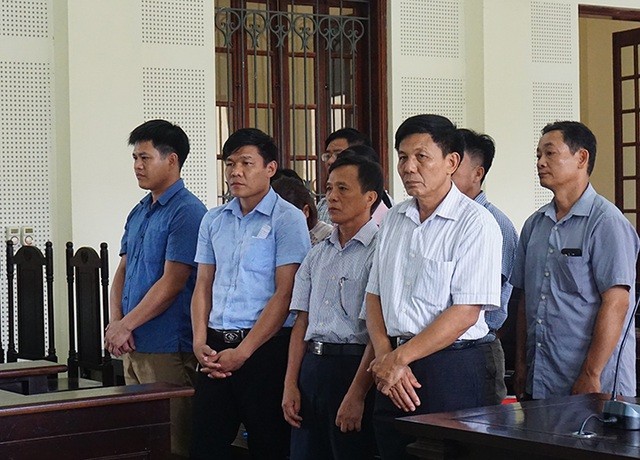 Hàng loạt cán bộ BQL rừng phòng hộ Yên Thành dính án tù do lập hồ sơ khống chiếm đoạt hơn 5 tỷ đồng tiền bồi thường để chia nhau.