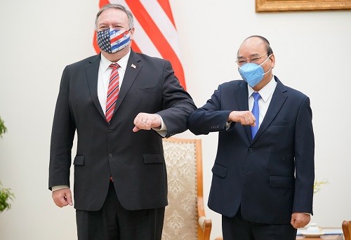Thủ tướng Nguyễn Xuân Phúc và Ngoại trưởng Hoa Kỳ Michael Pompeo. Ảnh: VGP