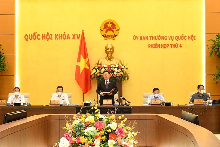 Chủ tịch Quốc hội Vương Đình Huệ phát biểu khai mạc phiên họp thứ 4 của Ủy ban Thường vụ Quốc hội