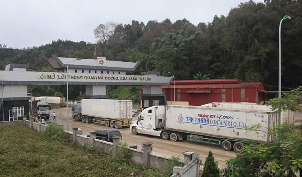 Hoạt động xuất nhập khẩu hàng hóa tại lối mở Nà Đoỏng (thuộc Cửa khẩu Trà Lĩnh), huyện Trùng Khánh, tỉnh Cao Bằng. Ảnh: TTXVN