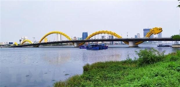 Cầu rồng trên sông Hàn - một trong những biểu tượng của thành phố Đà Nẵng. Ảnh: TTXVN