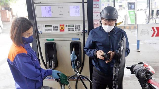 Giá xăng dầu lại đồng loạt tăng mạnh, vượt 26.280 đồng/lít
