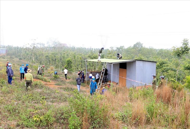 UBND huyện Đắk Glong tổ chức cưỡng chế, tháo dỡ các công trình xây dựng trái phép trên đất rừng.