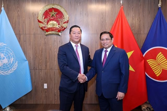 Thủ tướng Phạm Minh Chính và Tổng Giám đốc KKR Joseph Bae - Ảnh: VGP