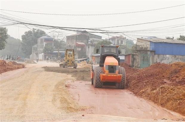 Thi công nâng cấp đường Việt Bắc giai đoạn 2 thuộc Dự án ''Chương trình đô thị miền núi phía Bắc - thành phố Thái Nguyên''. Ảnh: TTXVN
