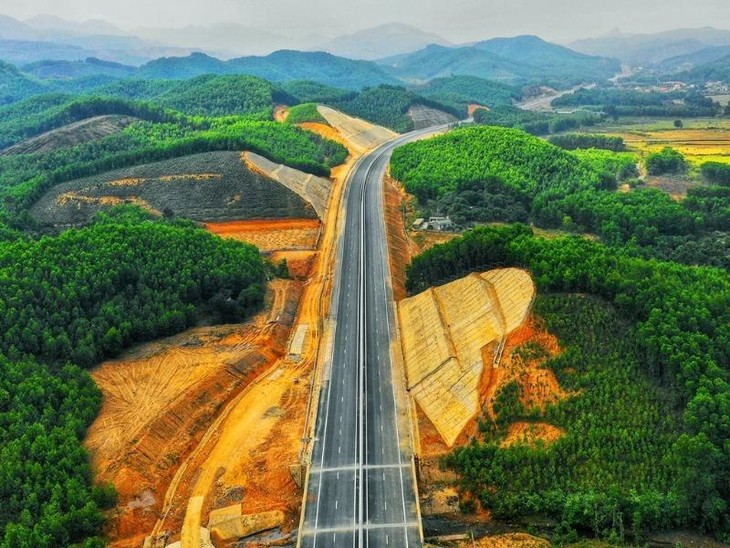 Tuyến cao tốc Dầu Giây - Liên Khương có vai trò, ý nghĩa quan trọng trong việc phát triển kinh tế - xã hội, quốc phòng, an ninh đối với tỉnh Lâm Đồng và khu vực Tây Nguyên. Ảnh minh họa
