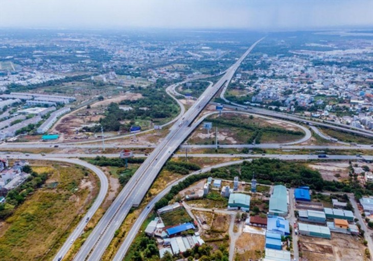 Phó Thủ tướng yêu cầu hoàn thiện các thủ tục để sớm triển khai các dự án xây dựng đường bộ cao tốc: Khánh Hòa - Buôn Ma Thuột, Biên Hòa - Vũng Tàu, Châu Đốc - Cần Thơ - Sóc Trăng