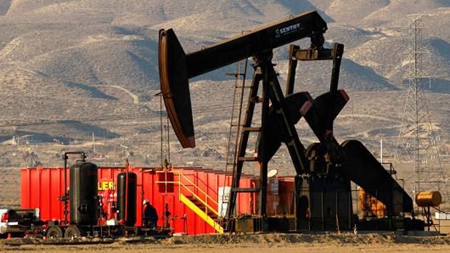 Giá dầu Mỹ tiếp tục giảm do dư cung gây áp lực lên thị trường