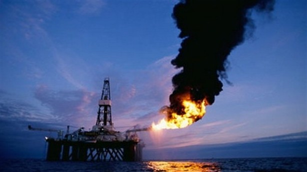 Giá dầu có thể xuống mức 35 USD/thùng trước khi tăng lại vào thời điểm cuối năm nay - Ảnh: The Guardian.