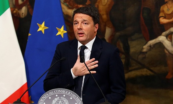 Thủ tướng Italy Matteo Renzi phát biểu trong cuộc họp báo tại cung Chigi, Rome, Italy, ngày 5/12. Ảnh:Reuters.