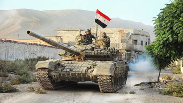 Xe tăng quân chính phủ trong chiến dịch giải phóng Aleppo. Ảnh: Almasdar News.