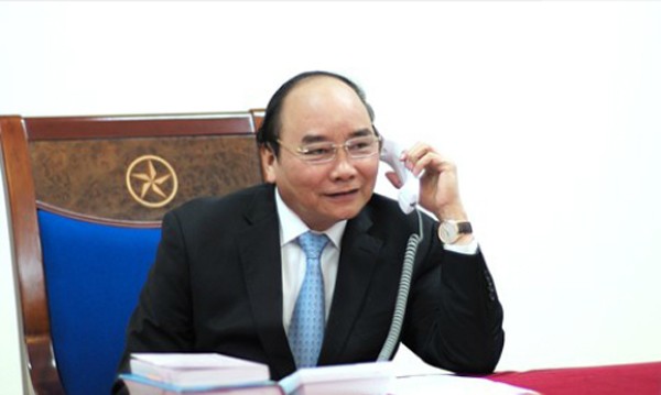Thủ tướng Nguyễn Xuân Phúc điện đàm với Tổng thống đắc cử Donald Trump. Ảnh: VGP