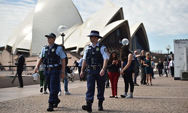 Cảnh sát Australia tăng cường đảm bảo an ninh cho đêm giao thừa. Ảnh minh hoạ:WSJ