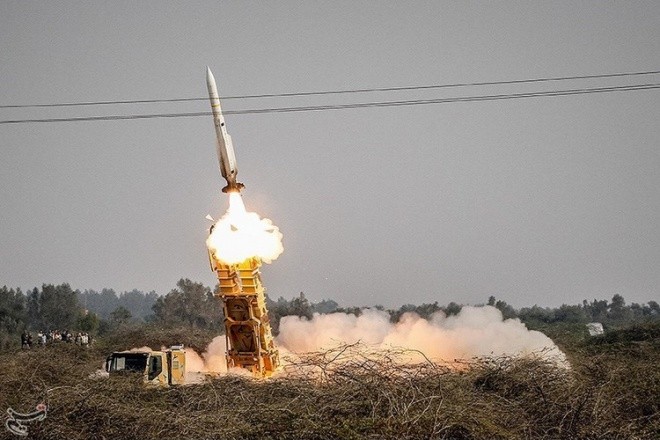 Iran phóng tên lửa phòng không tầm xa giống SM-2 Mỹ