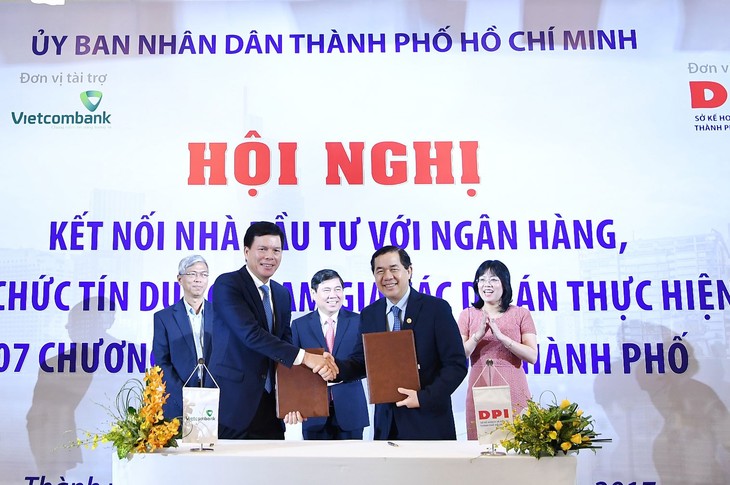 Đại diện Vietcombank ký kết thoả thuận với Sở KH&ĐT TP.HCM để hỗ trợ thẩm định chuyên sâu về phương án tài chính đối với các dự án PPP