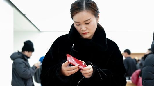 Đơn hàng iPhone sụt giảm mạnh tại Trung Quốc