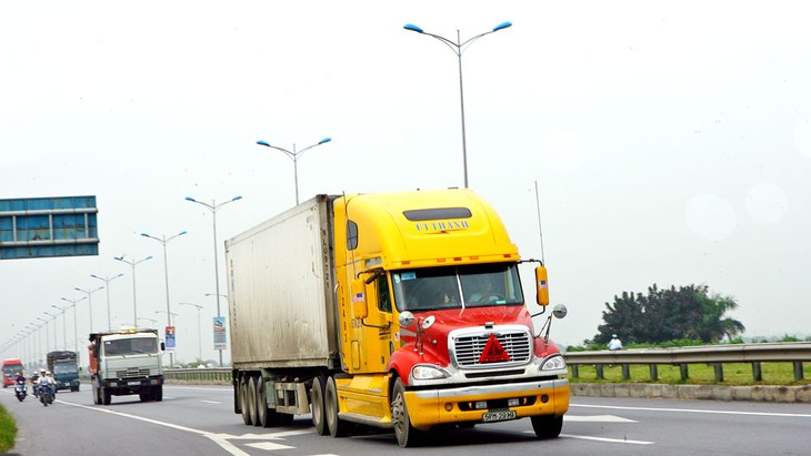 Theo kết quả khảo sát của Ngân hàng Thế giới, tỷ lệ xe vận chuyển hàng hóa đường bộ chạy không tải chặng về tại Việt Nam lên đến 50 - 70%. Ảnh: Tường Lâm