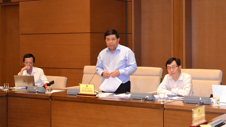 Bộ trưởng Bộ Kế hoạch và Đầu tư Nguyễn Chí Dũng đưa ra các kiến nghị với Quốc hội nhằm phát huy lợi ích của các hiệp định thương mại tự do. Ảnh: Thanh Tâm