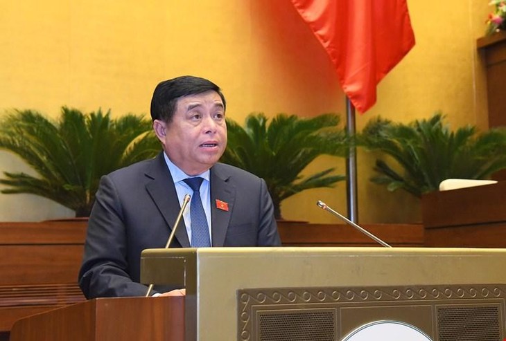 Bộ trưởng Nguyễn Chí Dũng phát biểu trong phiên họp chiều 29/10. (Ảnh: Trung tâm báo chí Quốc hội)