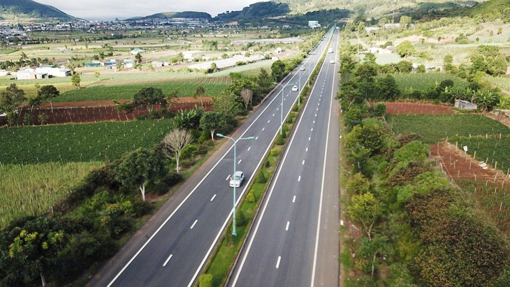 Năm 2022, Bộ Giao thông vận tải sẽ hoàn thiện thủ tục chuẩn bị đầu tư nhiều tuyến cao tốc. Ảnh: Tiên Tấn