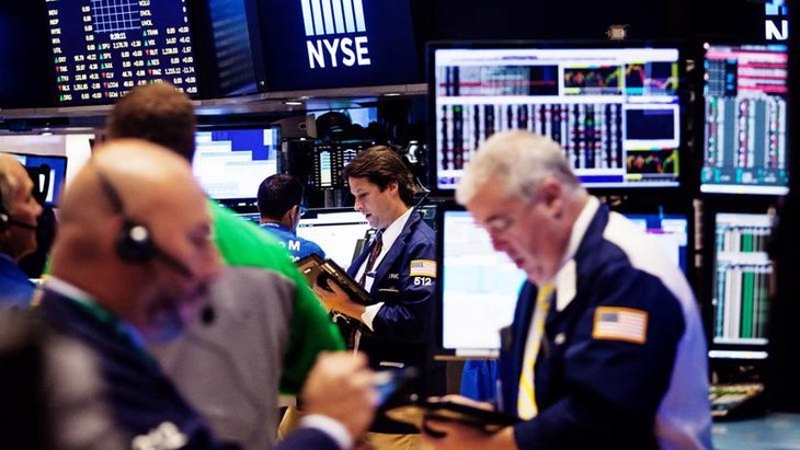 Các nhà giao dịch cổ phiếu trên sàn NYSE - Ảnh: Getty.