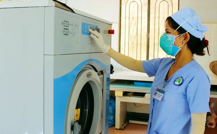 Gói thầu cung cấp dịch vụ giặt là đồ vải y tế năm 2022 cho Bệnh viện Phụ sản Hà Nội (giá dự toán 15,194 tỷ đồng) chỉ thu hút 1 nhà thầu tham dự. Ảnh minh họa: Song Lê