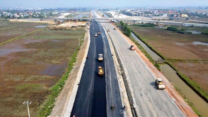 Trong năm 2022, có 4 dự án thành phần thuộc cao tốc Bắc - Nam phía Đông phải hoàn thành là đoạn Mai Sơn - Quốc lộ 45; Cam Lộ - La Sơn; Dầu Giây - Phan Thiết; Phan Thiết - Vĩnh Hảo. Ảnh: NT