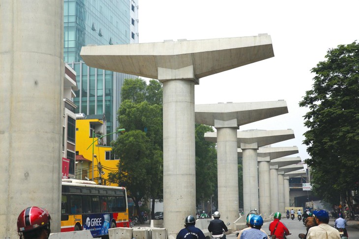 Dự án Tăng cường giao thông đô thị bền vững cho Dự án Tuyến đường sắt đô thị số 3 Hà Nội có tổng mức đầu tư 1.266,92 tỷ đồng, sử dụng vốn vay của Ngân hàng Phát triển châu Á và vốn đối ứng từ ngân sách TP. Hà Nội. Ảnh minh họa: Lê Tiên