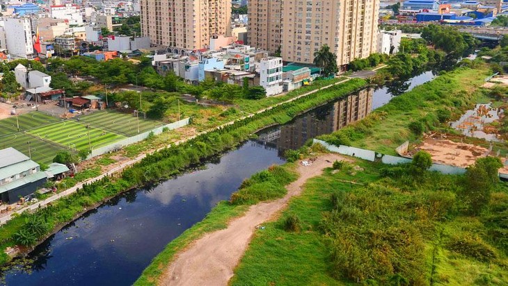 Dự án Xây dựng hạ tầng và cải tạo môi trường kênh Tham Lương - Bến Cát - rạch Nước Lên có chi phí xây dựng khoảng 6.400 tỉ đồng, đền bù giải phóng mặt bằng khoảng 718 tỉ đồng. Ảnh: Quang Đại