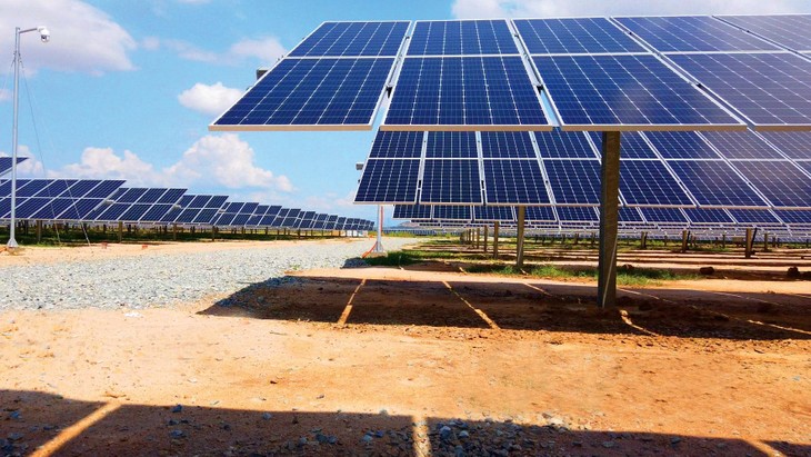 Hệ thống trục xoay, giá đỡ tại Dự án Điện mặt trời Thiên Tân Solar Ninh Thuận có thể tự động xoay 65 độ, đón tối đa ánh nắng mặt trời