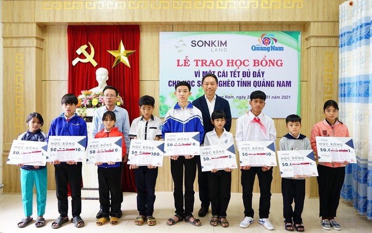 Sonkim Land trao học bổng cho học sinh nghèo tỉnh Quảng Nam