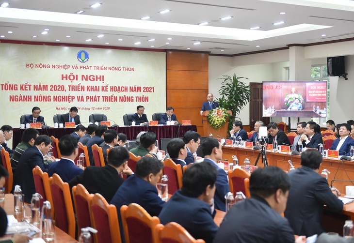 Thủ tướng Chính phủ Nguyễn Xuân Phúc phát biểu chỉ đạo tại Hội nghị trực tuyến tổng kết ngành nông nghiệp và phát triển nông thôn năm 2020 (ảnh: CP)