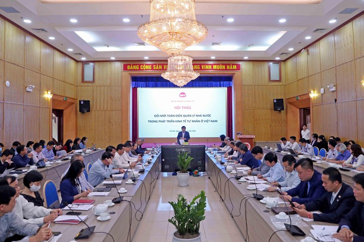 Hội thảo “Đổi mới toàn diện quản lý nhà nươc trong phát triển KTTN tại Việt Nam” dưới sự chủ trì của Bộ trưởng Bộ Kế hoạch và Đầu tư Nguyễn Chí Dũng (ảnh: ĐT)