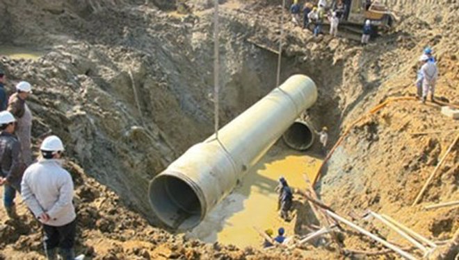Từ tháng 2/2012 - 9/2015, tuyến ống dẫn nước đã bị vỡ 14 lần, phá hủy 18 cây ống composite cốt sợi thủy tinh, khiến doanh nghiệp khai thác phải chi hơn 13,4 tỷ đồng để sửa chữa, khắc phục sự cố.