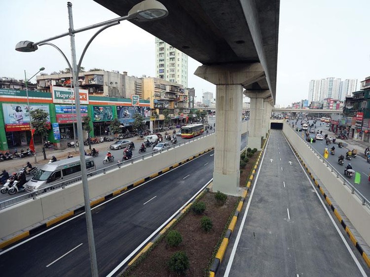 Tuyến đường sắt đô thị Cát Linh - Hà Đông dự kiến vận hành thương mại vào cuối năm 2016. Ảnh: Đức Thanh