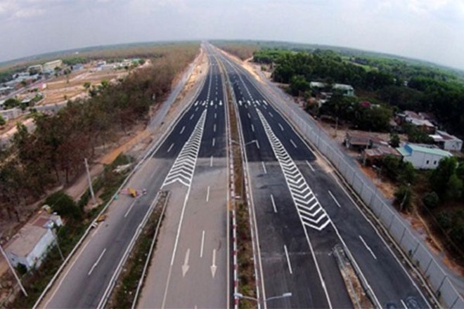 Được khởi công từ tháng 7/2014, đến nay, hầu hết các gói thầu của dự án đường cao tốc Bến Lức – Long Thành chưa được triển khai thi công.