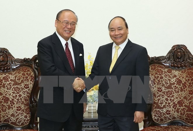 Thủ tướng Nguyễn Xuân Phúc tiếp ông Tsutomu Takebe, Cố vấn đặc biệt Liên minh nghị sỹ Nhật-Việt. (Ảnh: Thống Nhất/TTXVN)